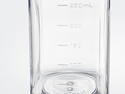 瓶身透明度高，刻度線清晰、準確
