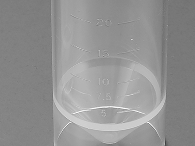 管體表面刻度清晰，方便觀察，準確度±2%