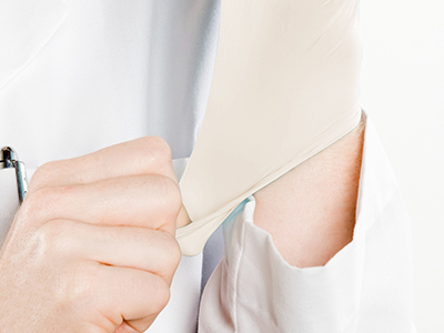 拉伸強度高，不易破，降低手套損耗